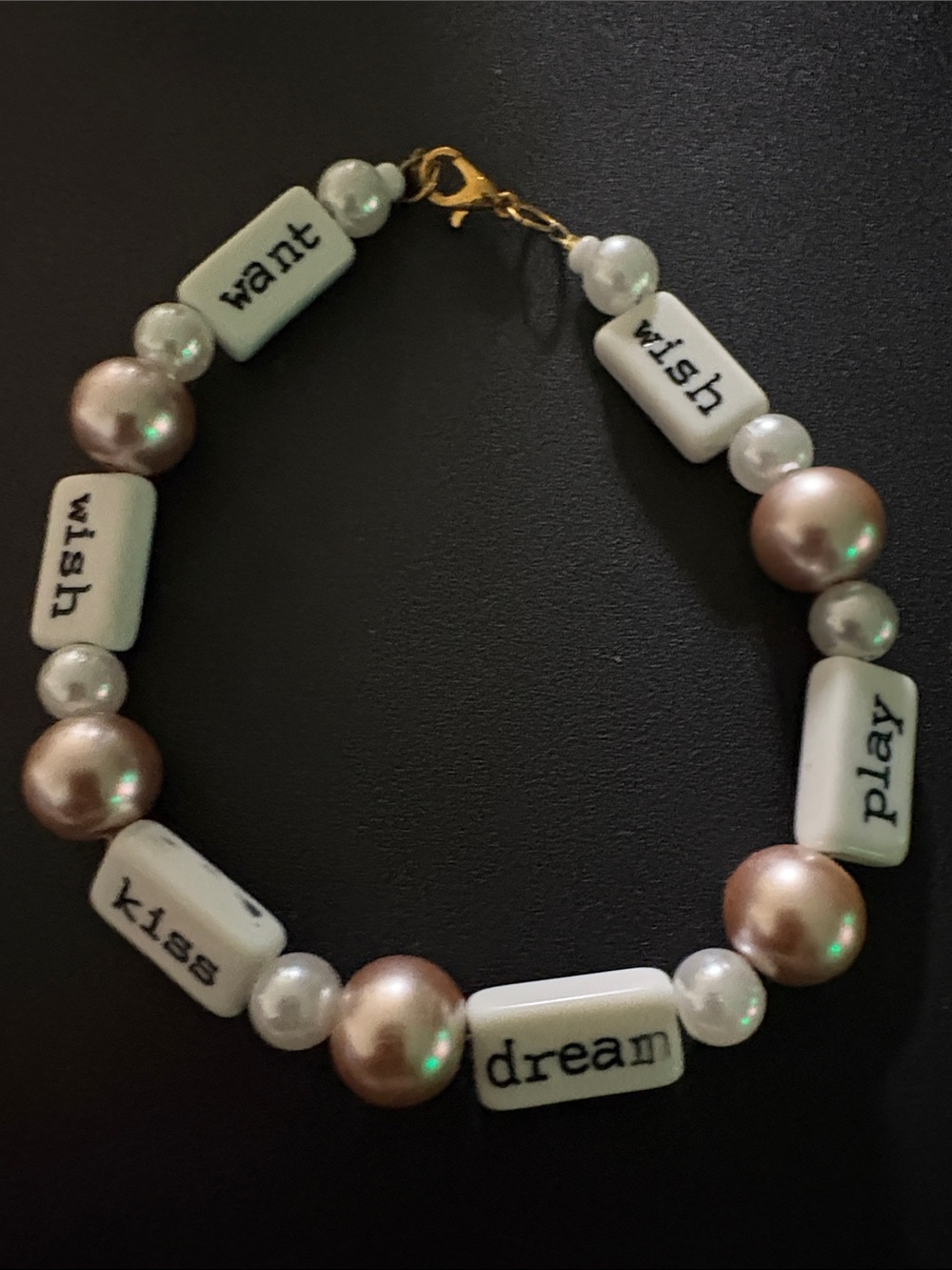 Pearl & Word-Bead Bracelet with 'Wish' and 'Kiss' - Pink Pearlescent